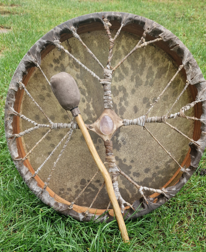 Schamanische Trommel aus massiver Esche 46 cm – Ziegenleder – mit Stein – Petrovic Drums